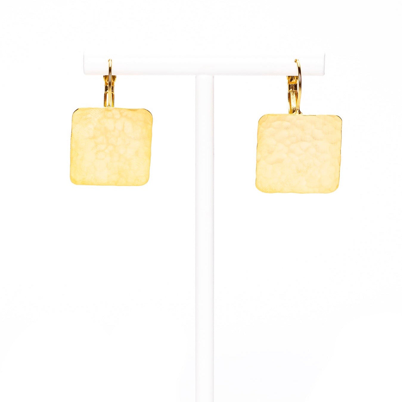 MANALI DESIGN-GERALDINE BREMER WEILL-BOUCLES D'OREILLES-PERCÉES-PENDANTES-CARRÉ-LAITON-PLAQUÉ OR-MARTELÉS-OR-TESS