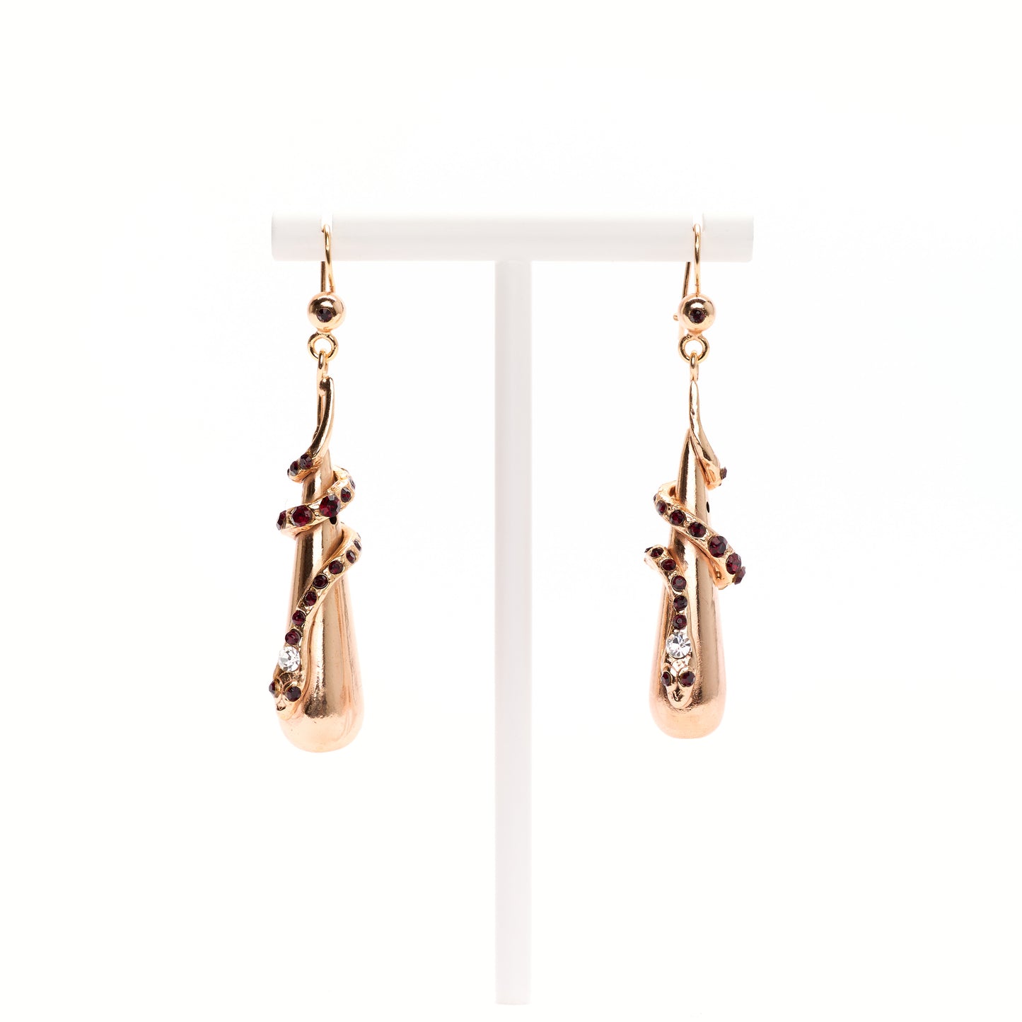 MANALI DESIGN-GERALDINE BREMER WEILL-BOUCLES D'OREILLES-PERCÉES-PENDANTES-LAITON-PLAQUÉ OR-STRASS SWAROVSKI-OR-ROUGE-BLISS