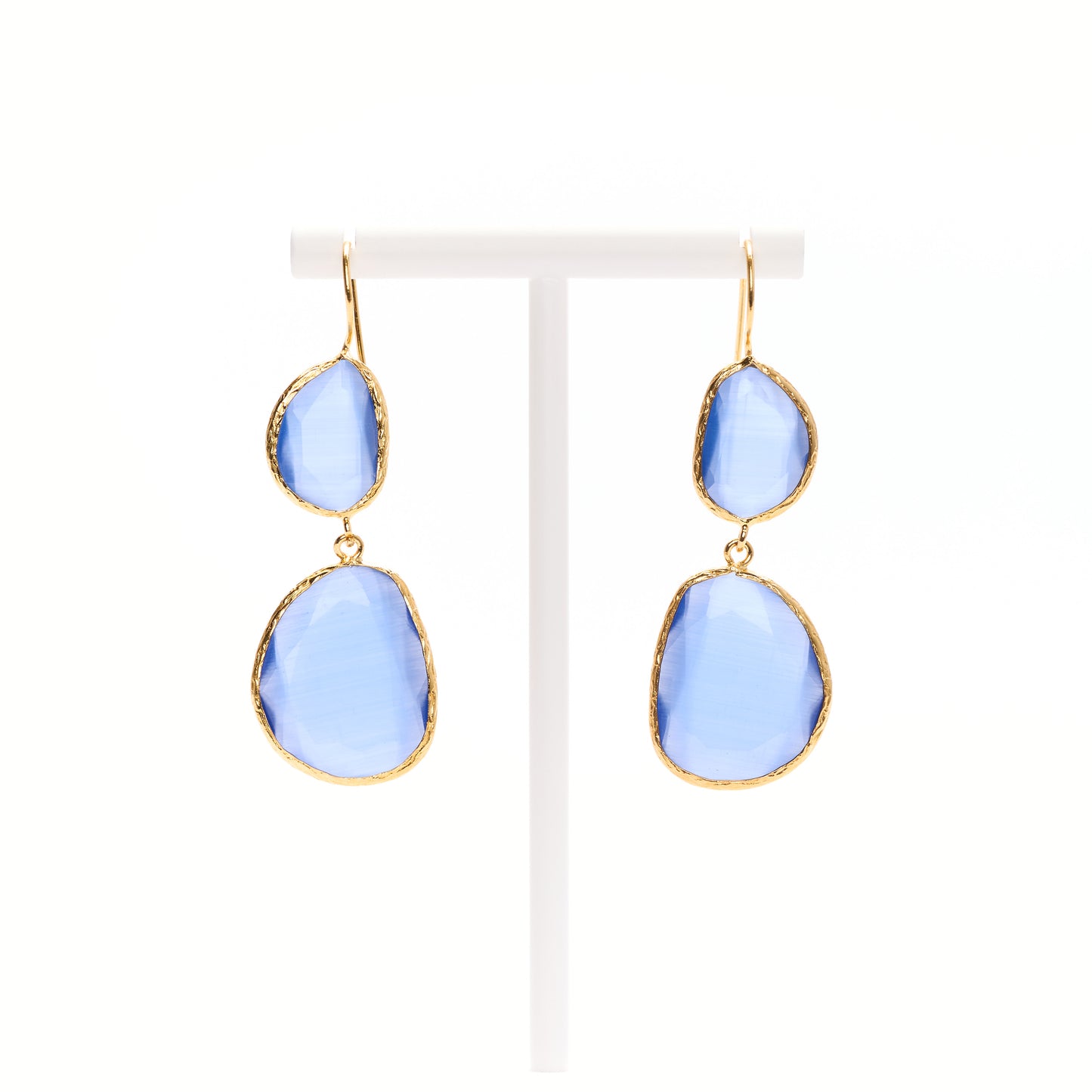 MANALI DESIGN-GERALDINE BREMER WEILL-BOUCLE D’OREILLE-PERCÉES-PENDANTES-LONG ROND-OEIL DE CHAT-BLEU-PLAQUÉ OR FIN-LAITON-TIGE HYPOALLERGÉNIQUE-MARIA