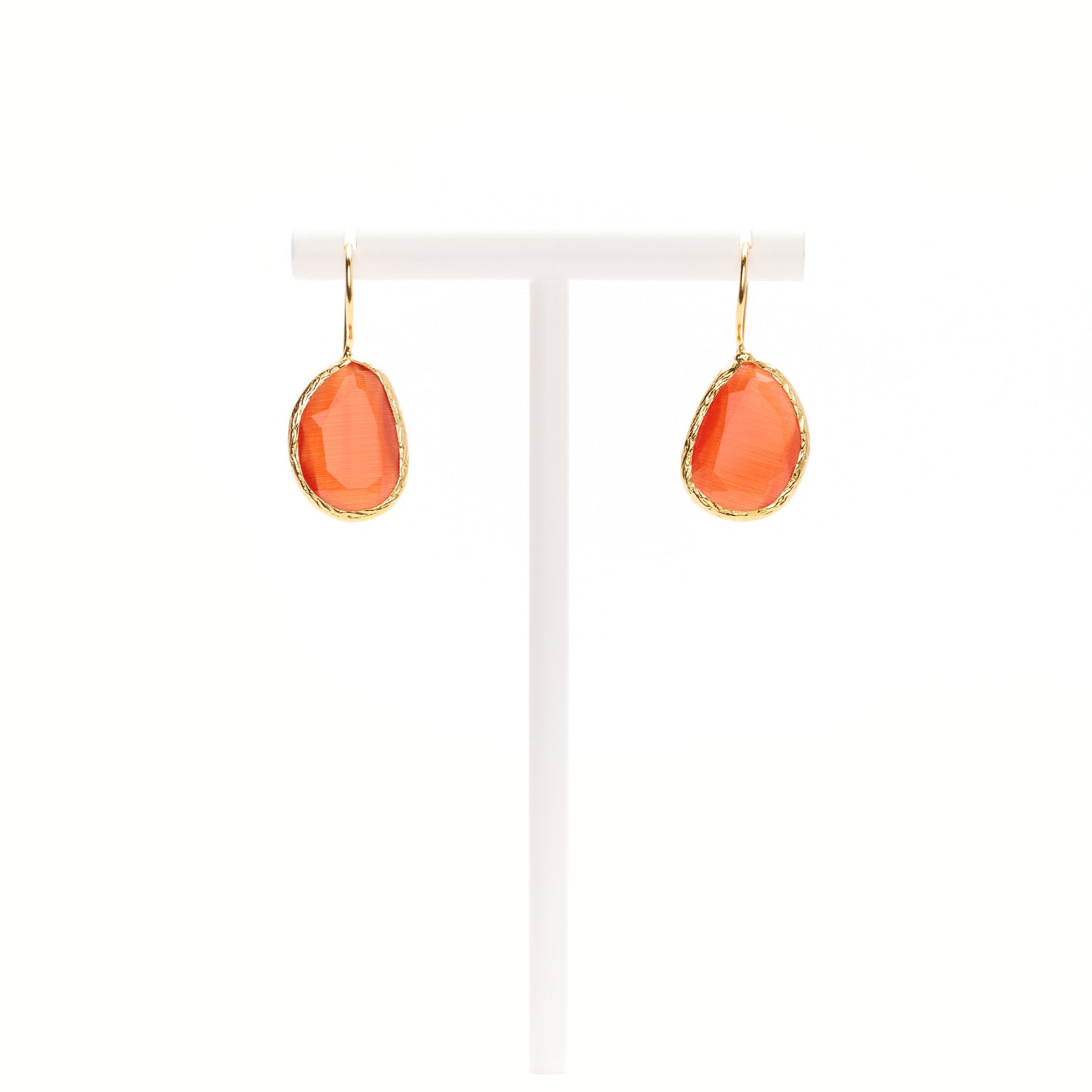 MANALI DESIGN-GERALDINE BREMER WEILL-BOUCLES D'OREILLE-PERCÉES-LAITON PLAQUÉ OR-OEIL DE CHAT-TIGE HYPOALLERGÉNIQUE-ORANGE-MAUD