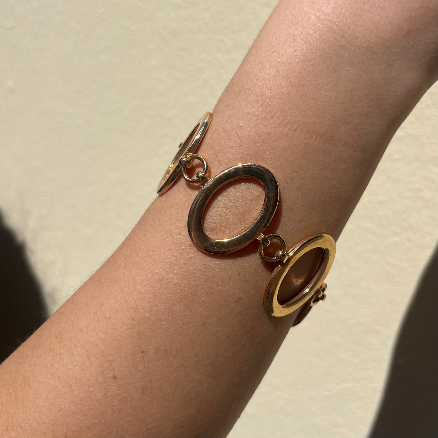 MANALI DESIGN-GERALDINE BREMER WEILL-BRACELET-PLAQUÉ OR-LAITON-OVALE-ANNEAUX-ANAÏKA