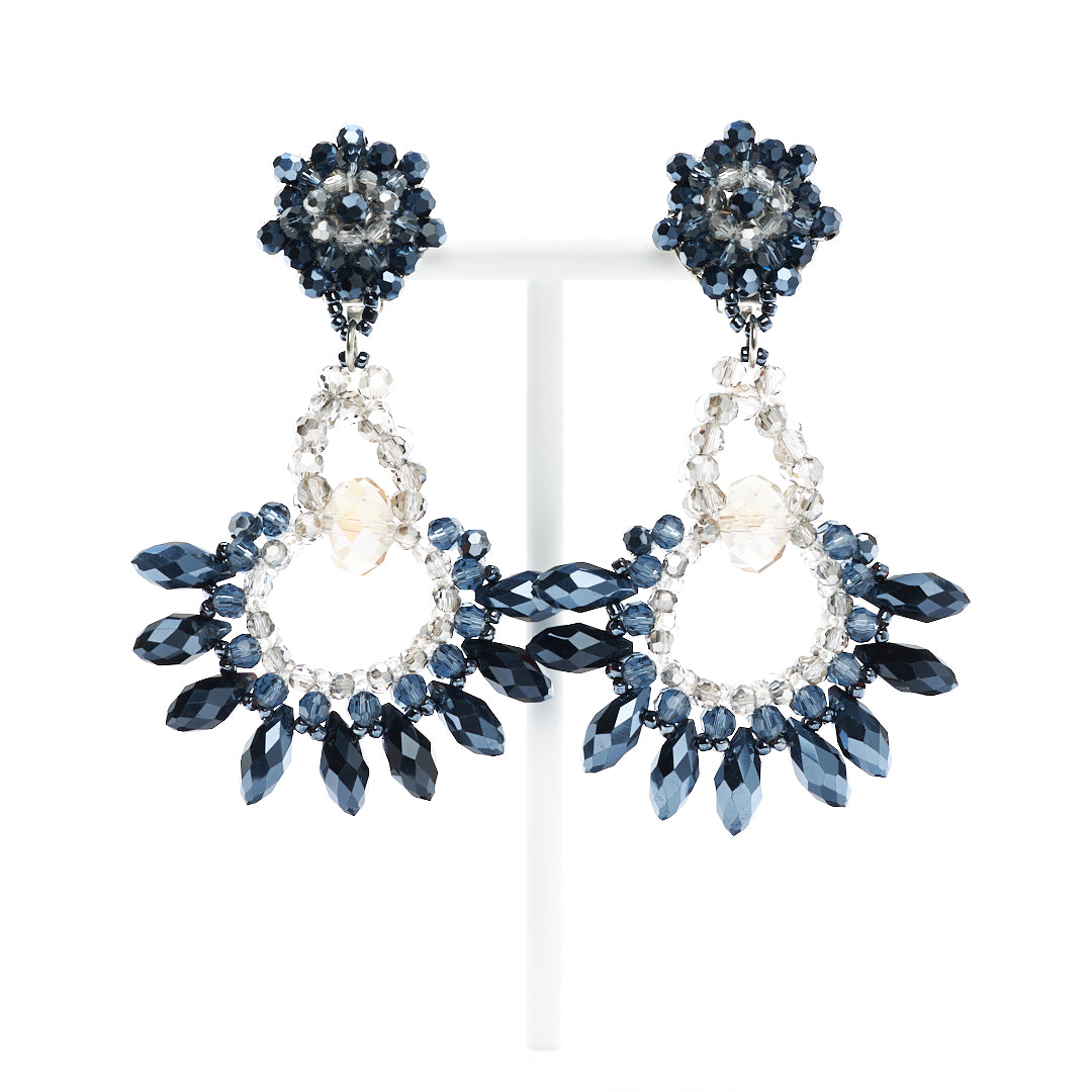 MANALI DESIGN-GERALDINE BREMER WEILL-BOUCLE D’OREILLE-CLIPS-PENDANTES-BLEU&ARGENT-CRYSTAL-PERLES DE VERRE-CLIPS HYPOALLERGÉNIQUE-VANINA