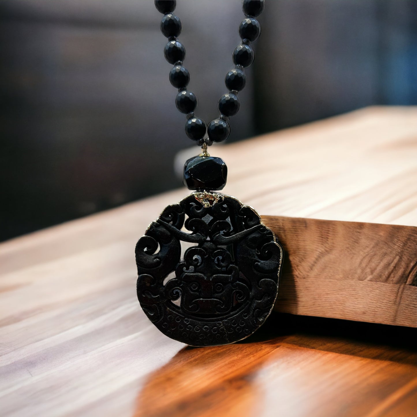 MANALI DESIGN-GERALDINE BREMER WEILL-SAUTOIR-NOIR-ROND-PENDENTIF SERPENTINE-AGATE-HEMATITE-MAGDA SERTI