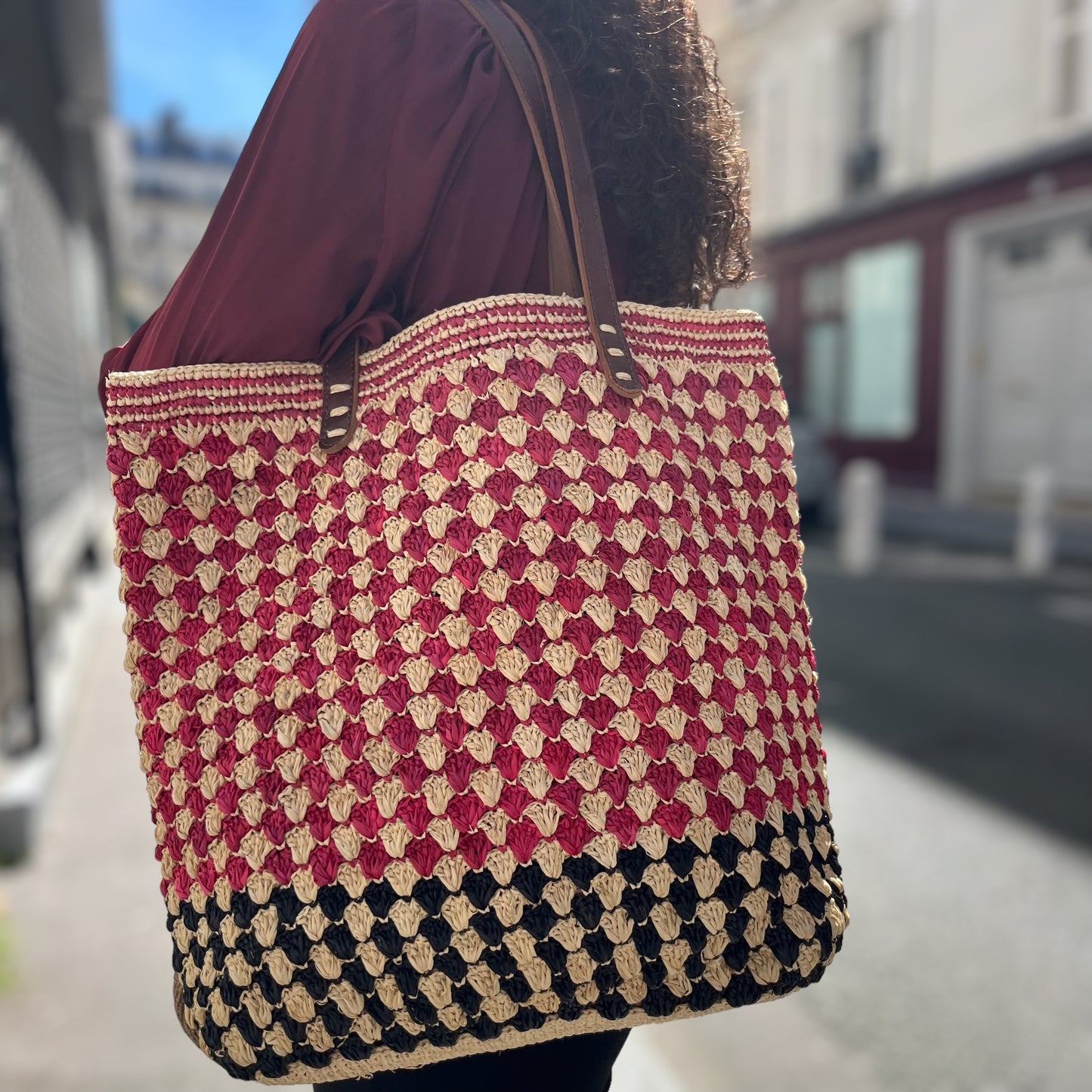 MANALI DESIGN-GÉRALDINE BREMER WEILL-SAC ANSE-RAFIA-FAIT MAIN-ROUGE-BEIGE-NOIR-ANSE CUIR-MIRELLA