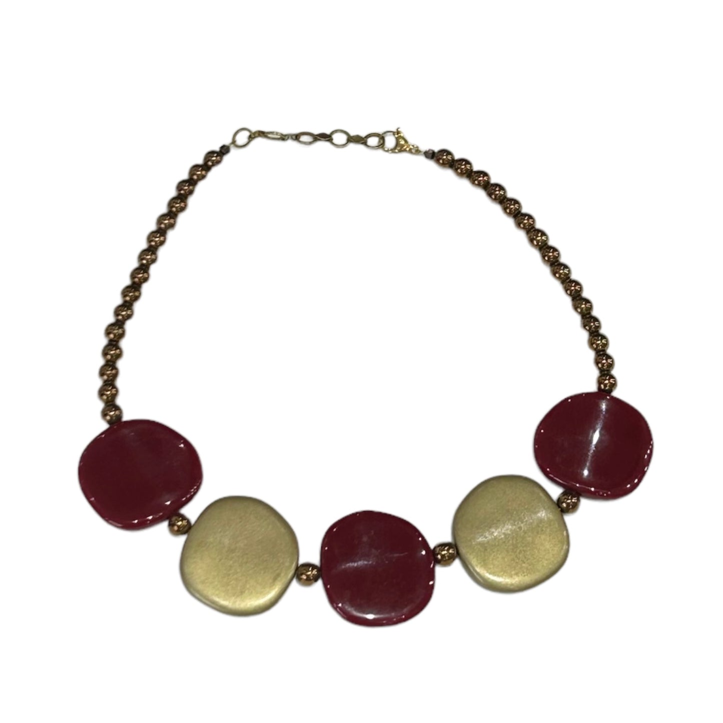 MANALI DESIGN-GERALDINE BREMER WEILL-COLLIER-SAUTOIR-GALETS-RÉSINE-LAITON-PLAQUÉ OR-PRUNE-OR-MAGNOLIA