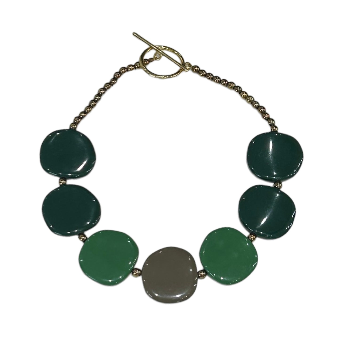 MANALI DESIGN-GERALDINE BREMER WEILL-COLLIER-SAUTOIR-GALETS-RÉSINE-LAITON-PLAQUÉ OR-GRIS-VERT SAPIN-VERT CLAIR-MAGNOLIA