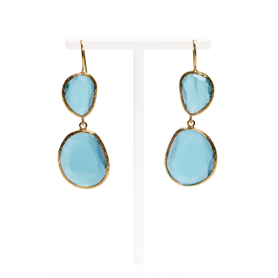 MANALI DESIGN-GERALDINE BREMER WEILL-BOUCLE D’OREILLE-PERCÉES-PENDANTES-LONG ROND-OEIL DE CHAT-BLEU-PLAQUÉ OR FIN-LAITON-TIGE HYPOALLERGÉNIQUE-MARIA