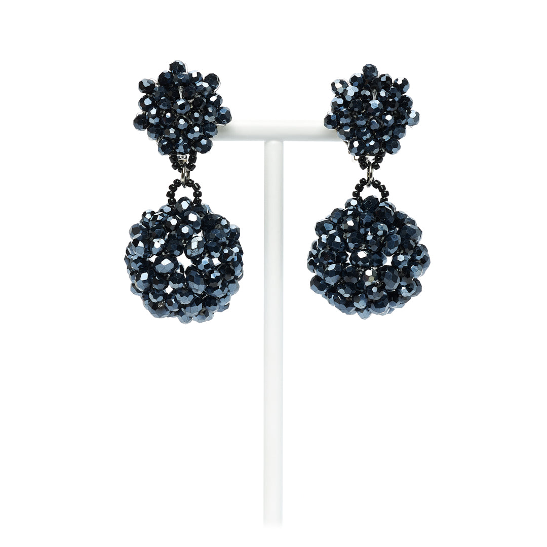 MANALI DESIGN-GERALDINE BREMER WEILL-BOUCLE D’OREILLE-CLIPS-PENDANTES-BOULE-BLEU NUIT-BAGUETTE DE CRYSTAL VERRE-CLIPS HYPOALLERGÉNIQUE-VICTORIA