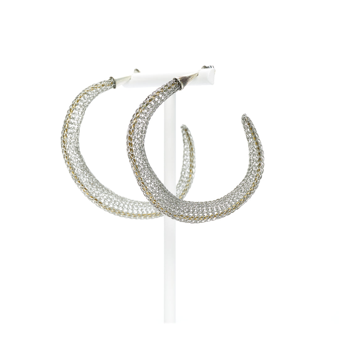 MANALI DESIGN-GERALDINE BREMER WEILL-BOUCLE D’OREILLE-PERCÉES-PENDANTES-ARTISANAT-ARGENT-LAITON TISSÉ-PLAQUÉE ARGENT-TIGE HYPOALLERGÉNIQUE-SOKONA