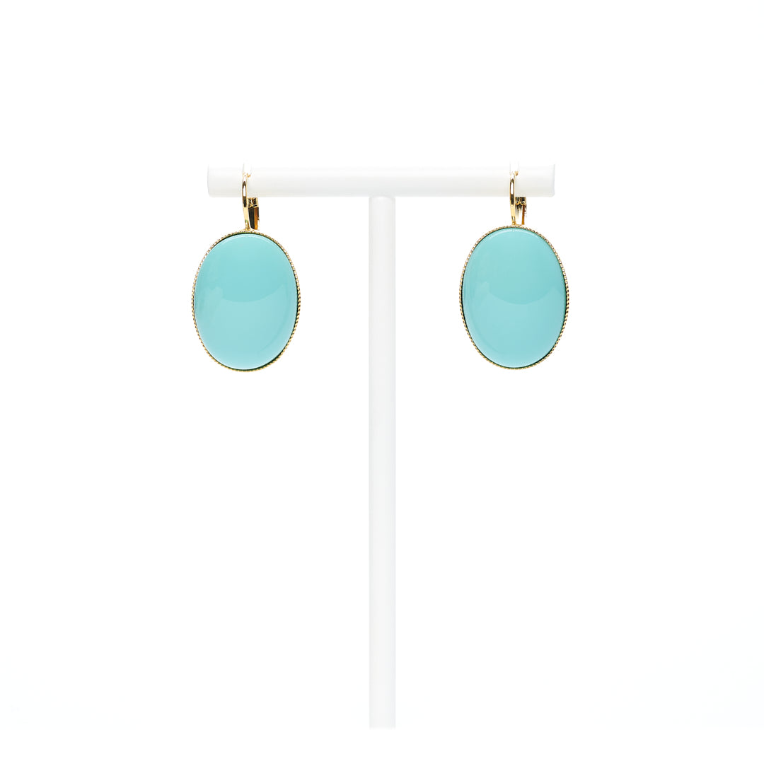 MANALI DESIGN-GERALDINE BREMER WEILL-BOUCLE D’OREILLE-PERCÉES-PENDANTES-CABOCHON-TAILLE S&M-TURQUOISE-PLAQUÉ OR FIN-LAITON-RÉSINE-TIGE HYPOALLERGÉNIQUE-FABINIA