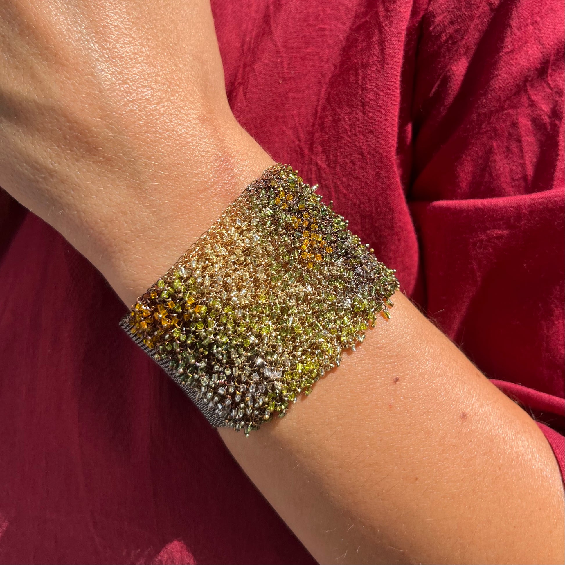 MANALI DESIGN-GERALDINE BREMER WEILL-BRACELETS-MANCHETTES-LAITON-TRESSÉ-PLAQUÉ OR-PERLES-VERT-ORANGE-MIRIAMA